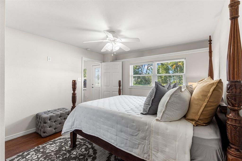 Active With Contract: $319,900 (3 beds, 2 baths, 1100 Square Feet)