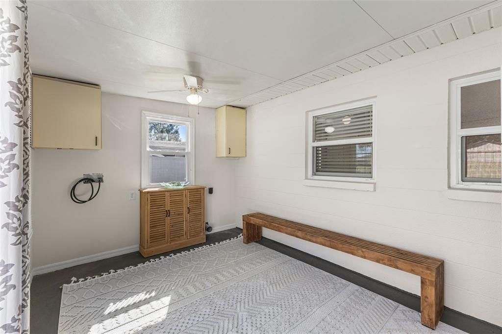 Active With Contract: $319,900 (3 beds, 2 baths, 1100 Square Feet)