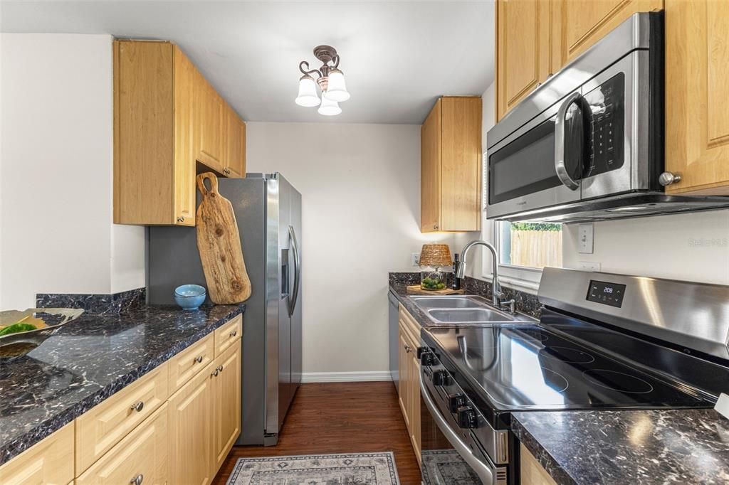 Active With Contract: $319,900 (3 beds, 2 baths, 1100 Square Feet)