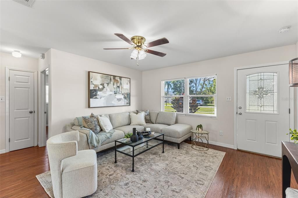 Active With Contract: $319,900 (3 beds, 2 baths, 1100 Square Feet)