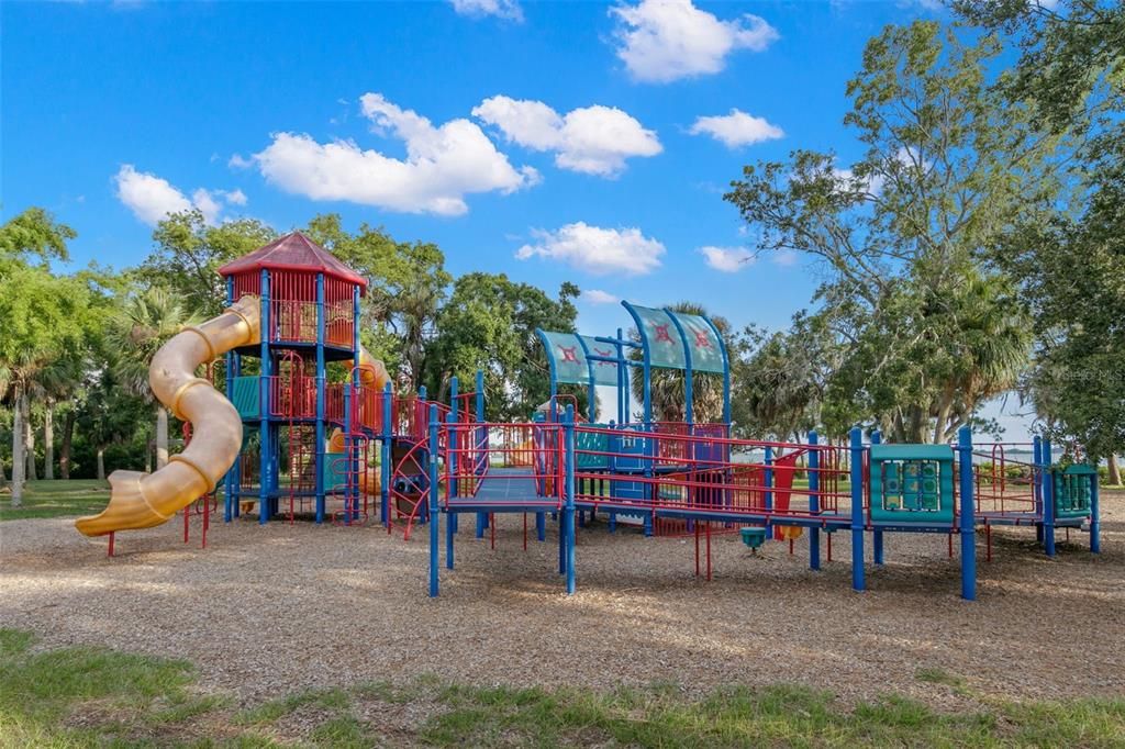 Active With Contract: $319,900 (3 beds, 2 baths, 1100 Square Feet)