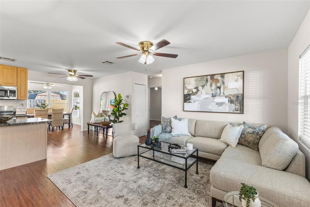 Active With Contract: $319,900 (3 beds, 2 baths, 1100 Square Feet)