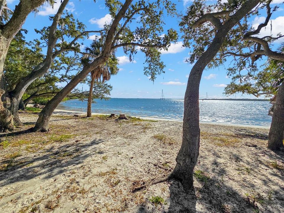 Active With Contract: $319,900 (3 beds, 2 baths, 1100 Square Feet)