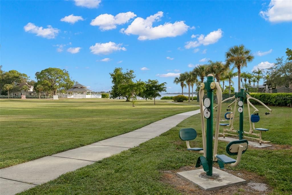 Active With Contract: $319,900 (3 beds, 2 baths, 1100 Square Feet)