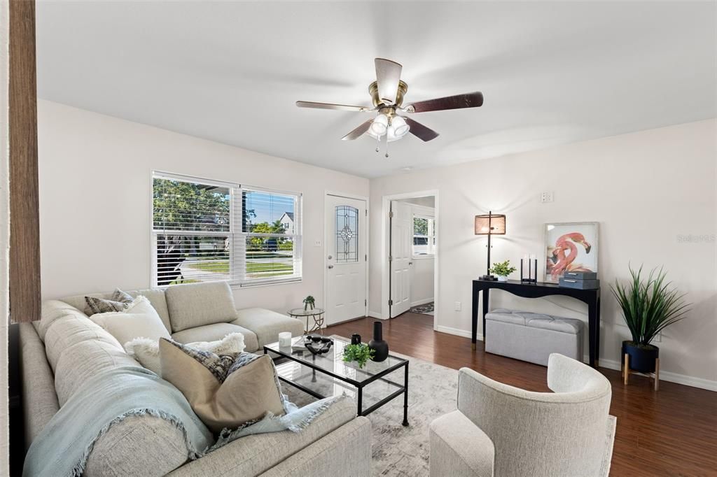 Active With Contract: $319,900 (3 beds, 2 baths, 1100 Square Feet)