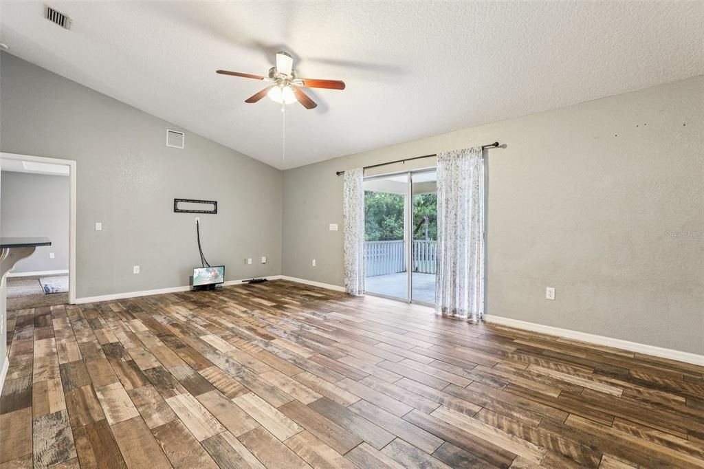 For Sale: $425,000 (3 beds, 2 baths, 1644 Square Feet)