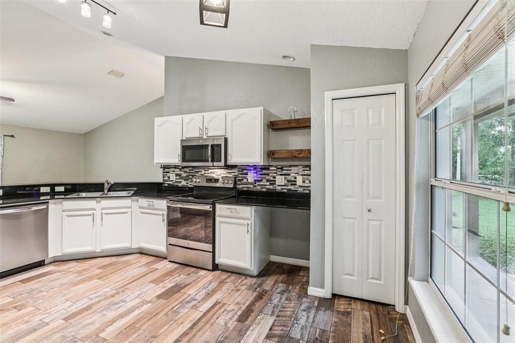 For Sale: $425,000 (3 beds, 2 baths, 1644 Square Feet)