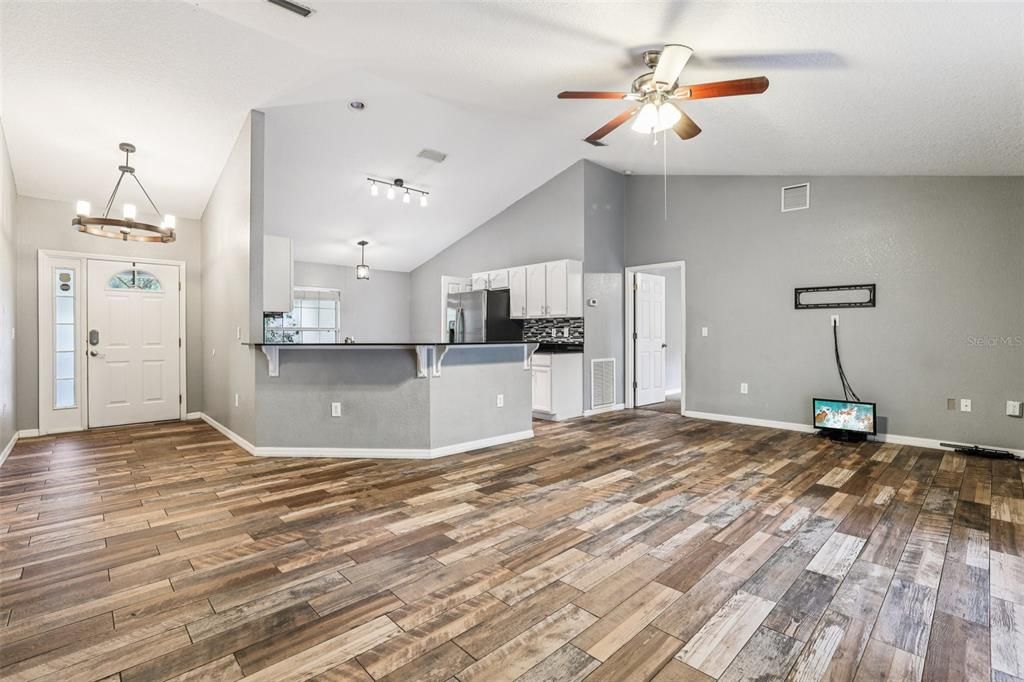 For Sale: $425,000 (3 beds, 2 baths, 1644 Square Feet)