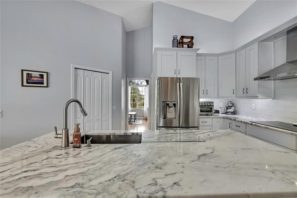 合同活跃: $620,000 (4 贝兹, 3 浴室, 2476 平方英尺)