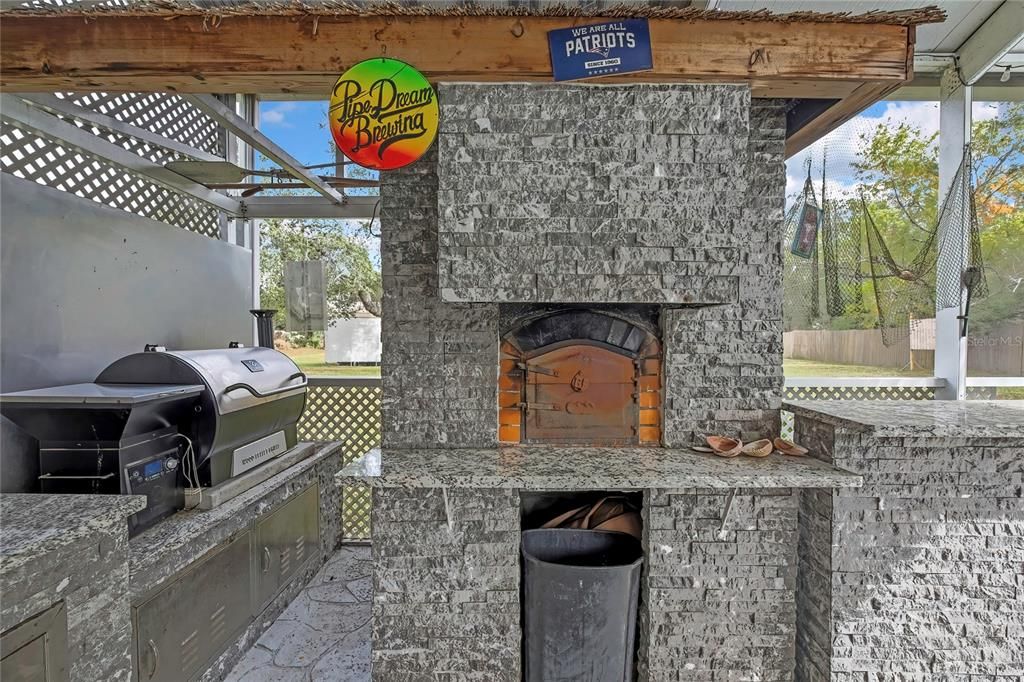 合同活跃: $620,000 (4 贝兹, 3 浴室, 2476 平方英尺)