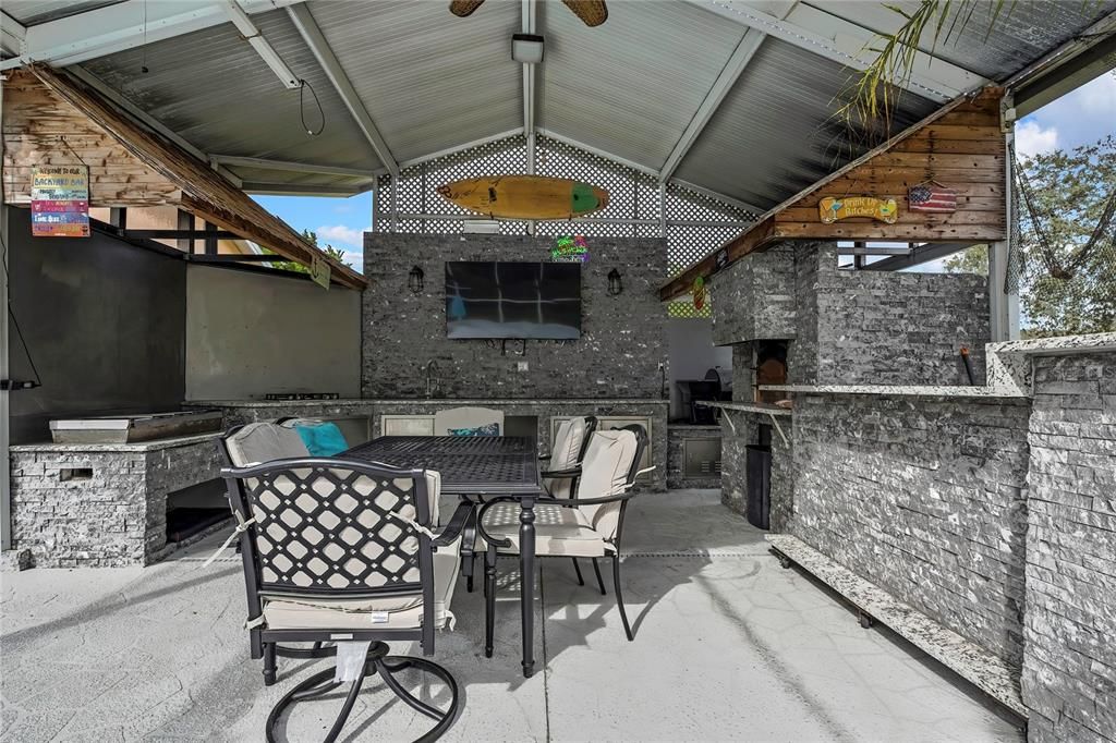 合同活跃: $620,000 (4 贝兹, 3 浴室, 2476 平方英尺)