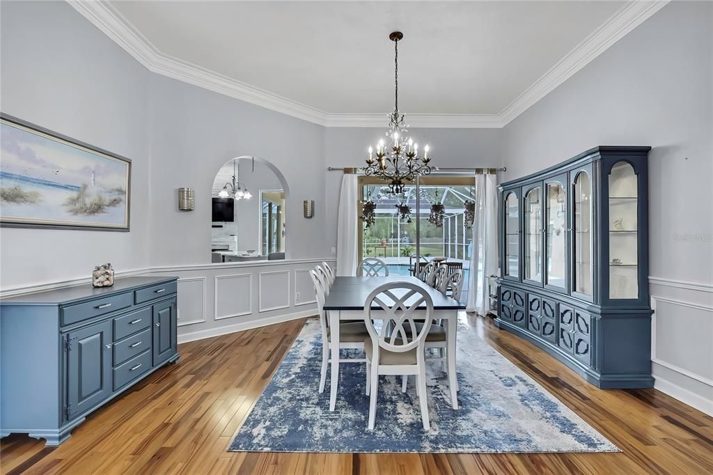 合同活跃: $620,000 (4 贝兹, 3 浴室, 2476 平方英尺)