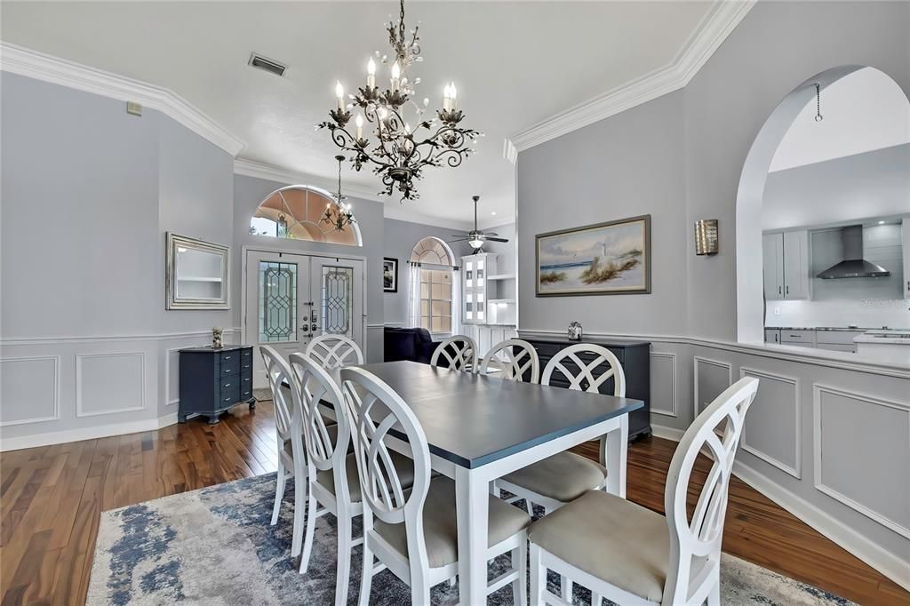 合同活跃: $620,000 (4 贝兹, 3 浴室, 2476 平方英尺)