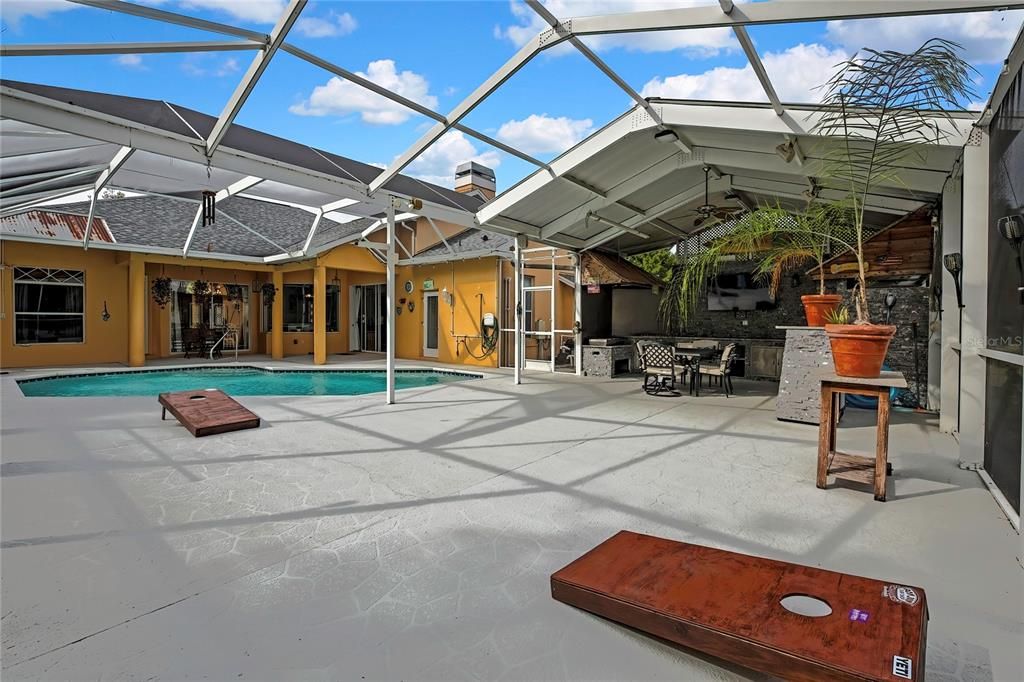 合同活跃: $620,000 (4 贝兹, 3 浴室, 2476 平方英尺)