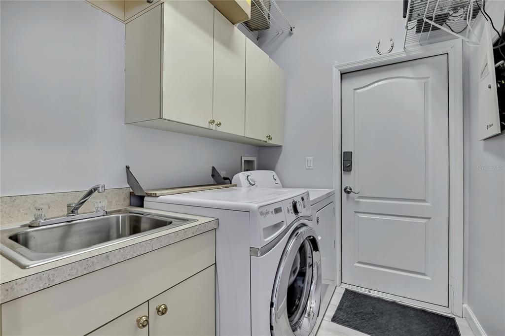 合同活跃: $620,000 (4 贝兹, 3 浴室, 2476 平方英尺)