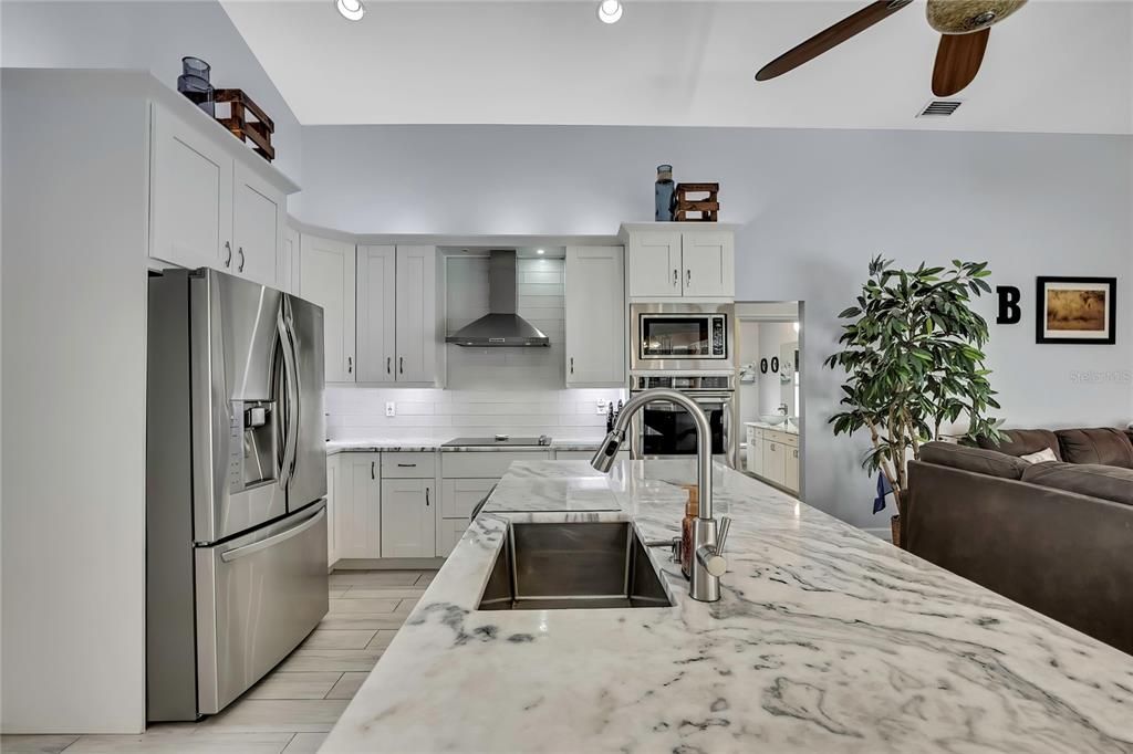 合同活跃: $620,000 (4 贝兹, 3 浴室, 2476 平方英尺)