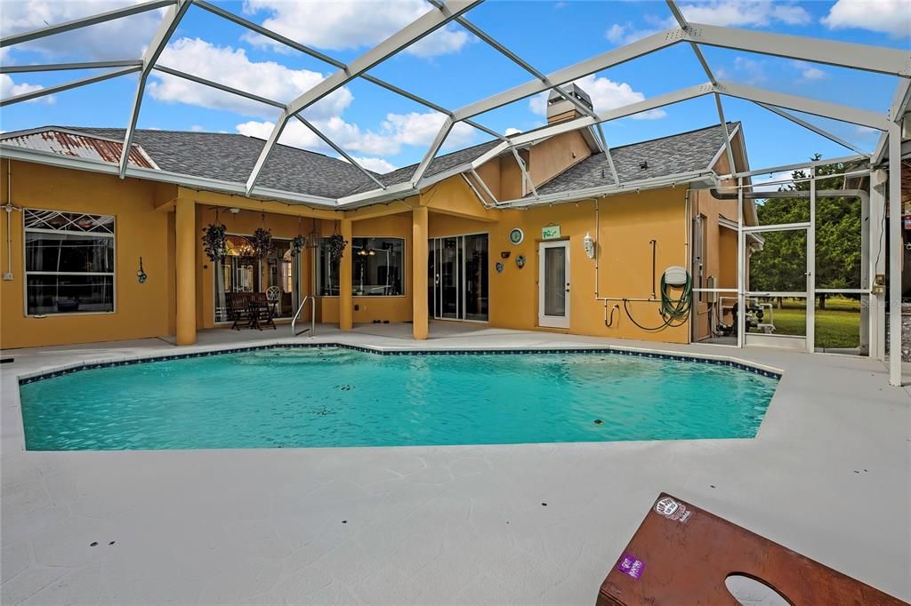 合同活跃: $620,000 (4 贝兹, 3 浴室, 2476 平方英尺)