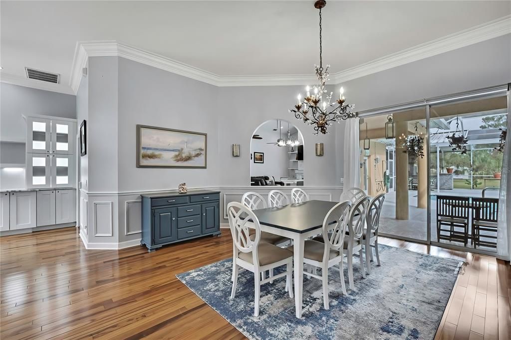 合同活跃: $620,000 (4 贝兹, 3 浴室, 2476 平方英尺)