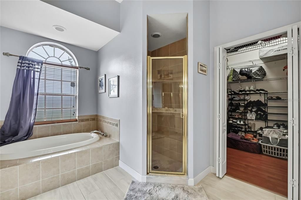 合同活跃: $620,000 (4 贝兹, 3 浴室, 2476 平方英尺)