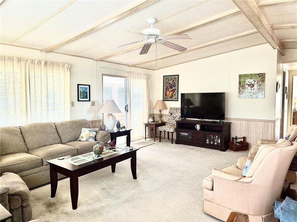 На продажу: $164,500 (2 спален, 2 ванн, 1056 Квадратных фут)