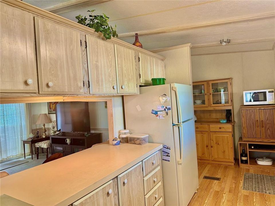 На продажу: $164,500 (2 спален, 2 ванн, 1056 Квадратных фут)