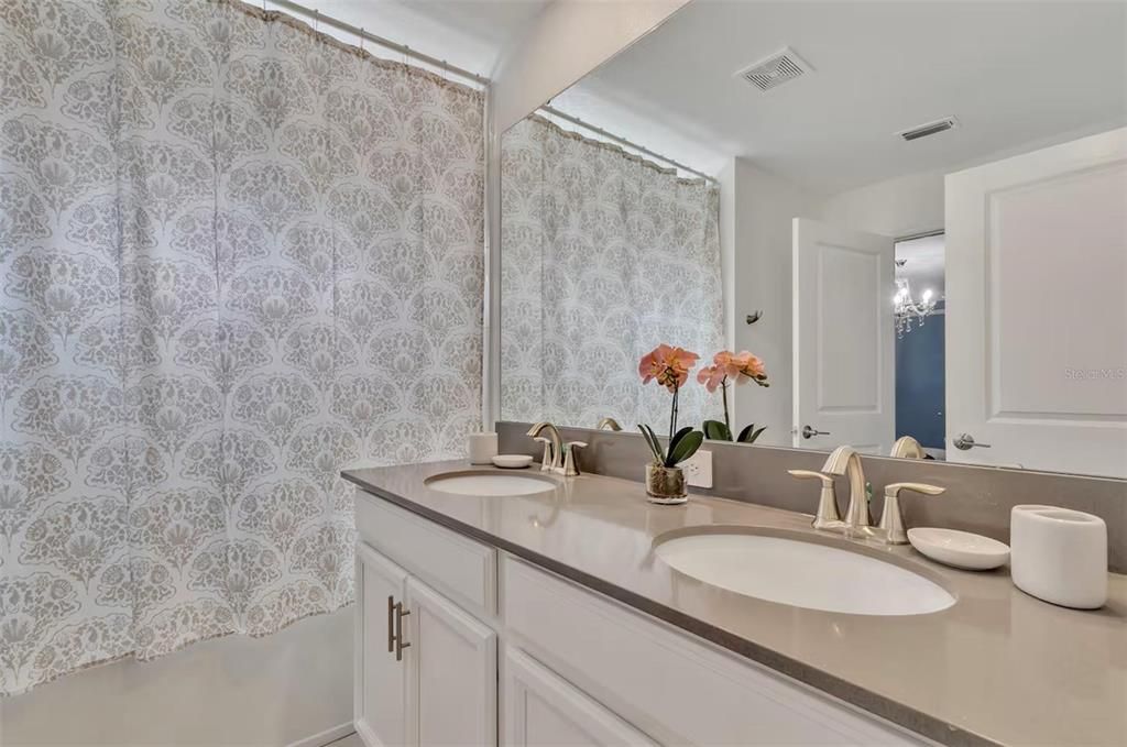 For Sale: $399,000 (4 beds, 3 baths, 1914 Square Feet)