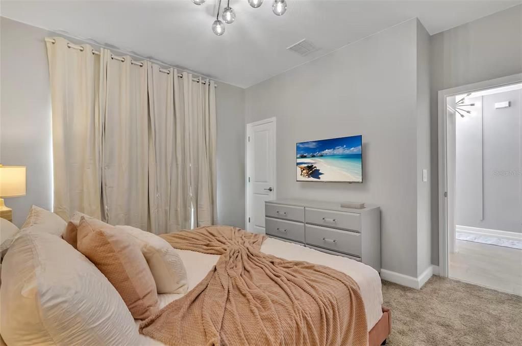 For Sale: $399,000 (4 beds, 3 baths, 1914 Square Feet)