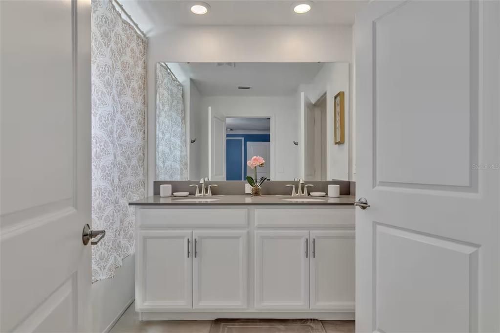 For Sale: $399,000 (4 beds, 3 baths, 1914 Square Feet)