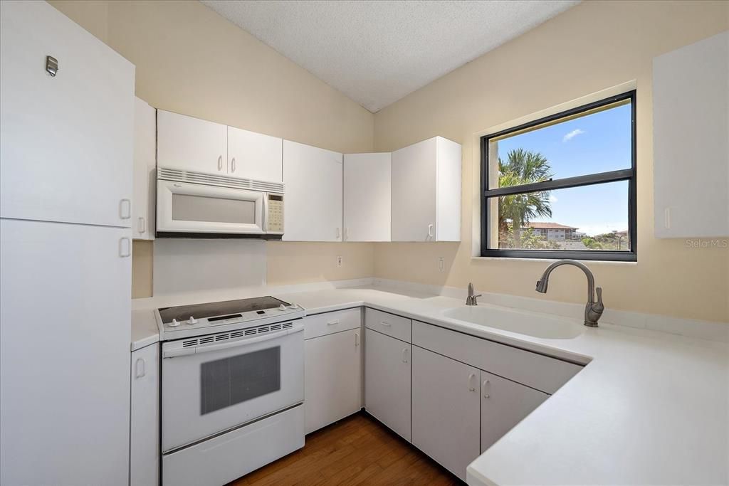 Active With Contract: $359,000 (3 beds, 2 baths, 1899 Square Feet)