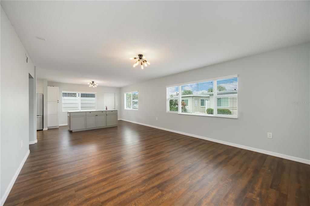 For Sale: $226,900 (2 beds, 2 baths, 1195 Square Feet)