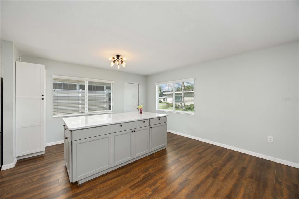 For Sale: $226,900 (2 beds, 2 baths, 1195 Square Feet)