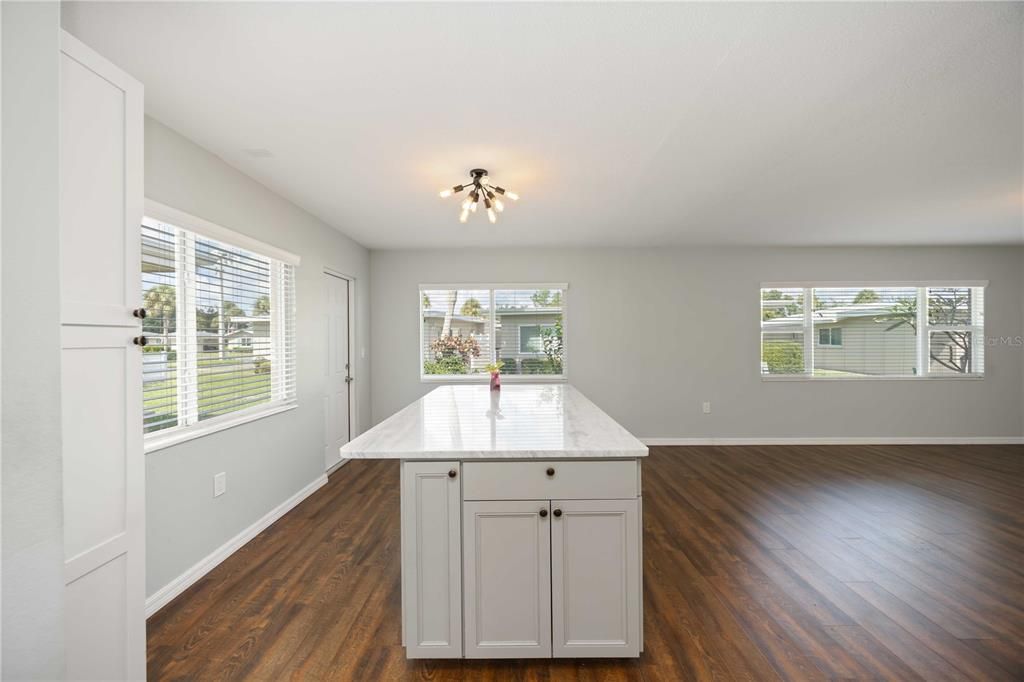 For Sale: $226,900 (2 beds, 2 baths, 1195 Square Feet)