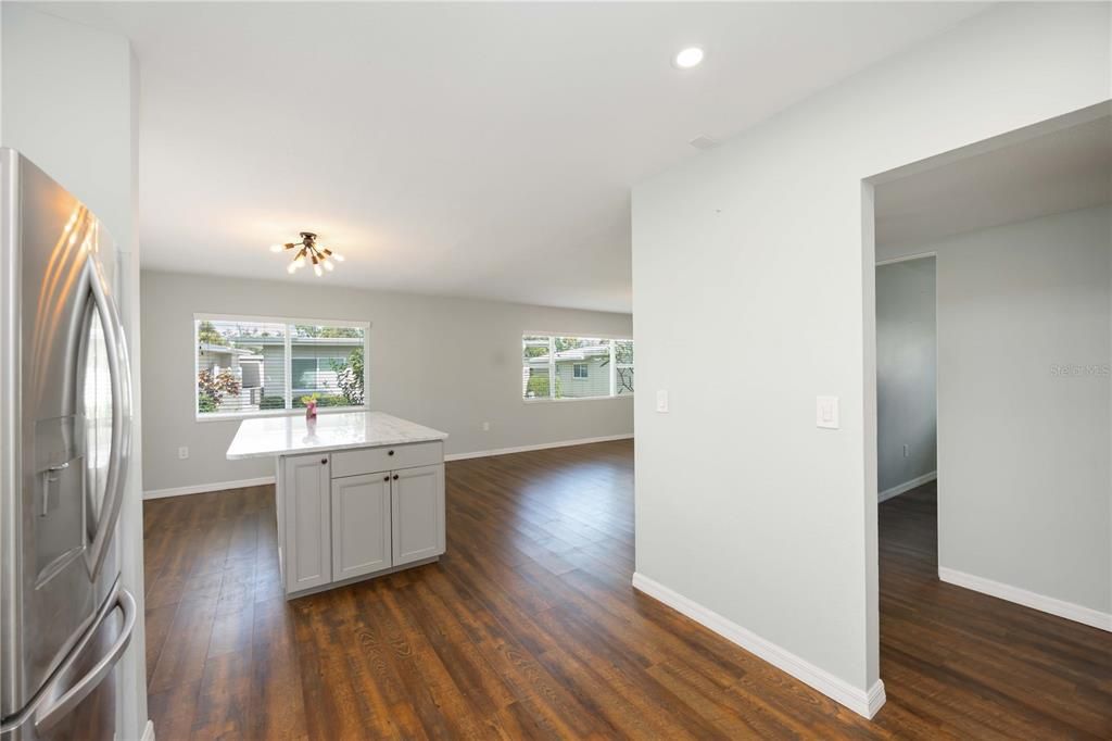 For Sale: $226,900 (2 beds, 2 baths, 1195 Square Feet)