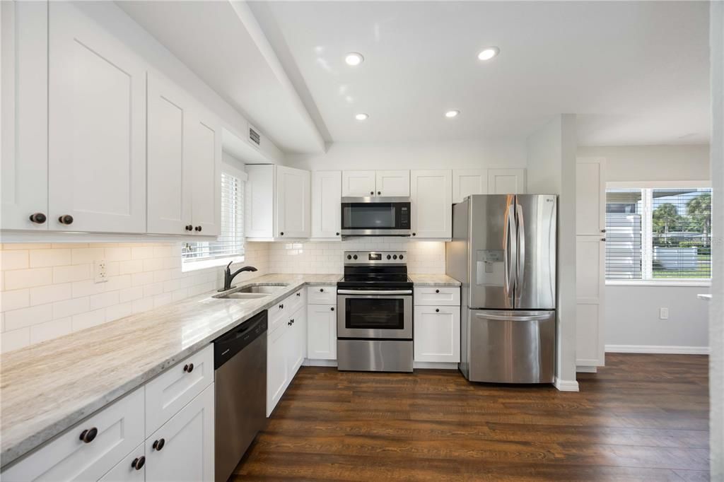 For Sale: $226,900 (2 beds, 2 baths, 1195 Square Feet)