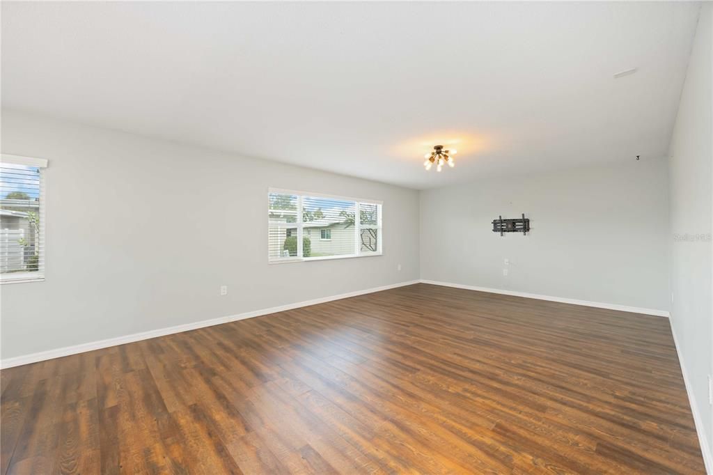 For Sale: $226,900 (2 beds, 2 baths, 1195 Square Feet)