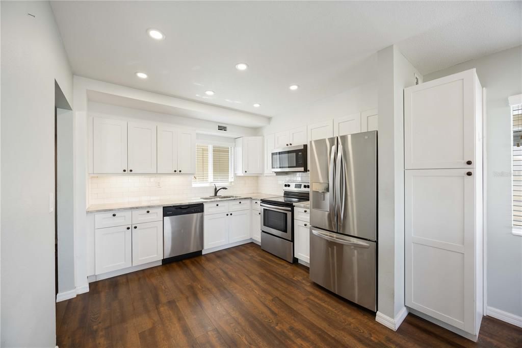 For Sale: $226,900 (2 beds, 2 baths, 1195 Square Feet)