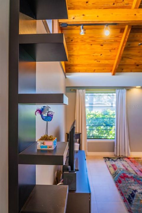 Activo con contrato: $670,000 (3 camas, 2 baños, 2575 Pies cuadrados)