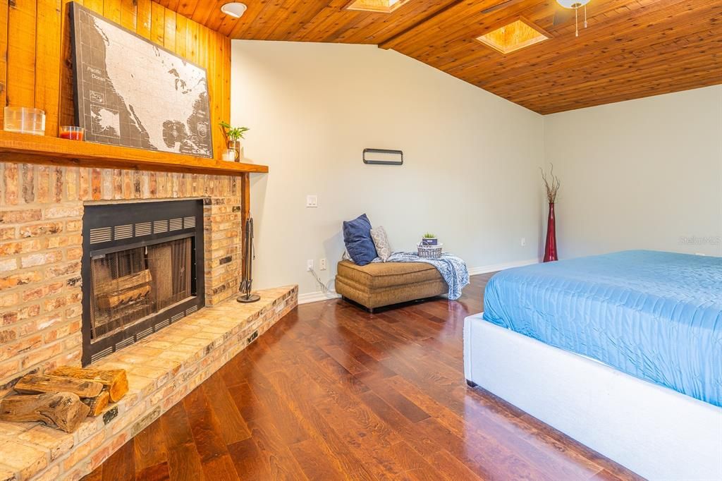 Activo con contrato: $670,000 (3 camas, 2 baños, 2575 Pies cuadrados)