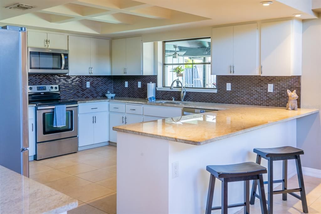 Activo con contrato: $670,000 (3 camas, 2 baños, 2575 Pies cuadrados)