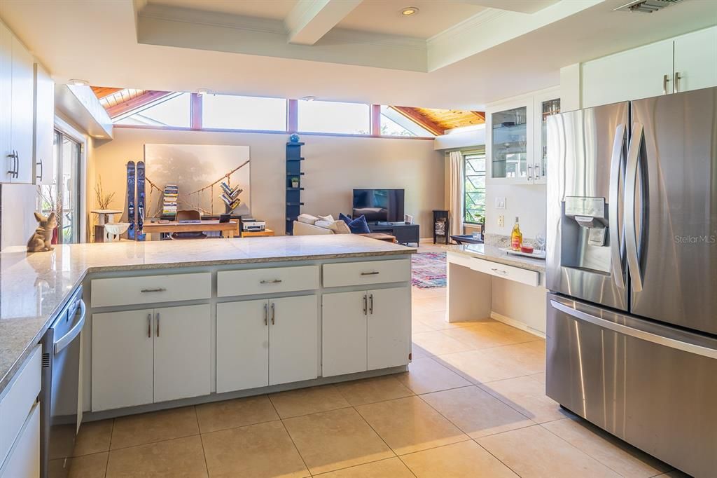 Activo con contrato: $670,000 (3 camas, 2 baños, 2575 Pies cuadrados)