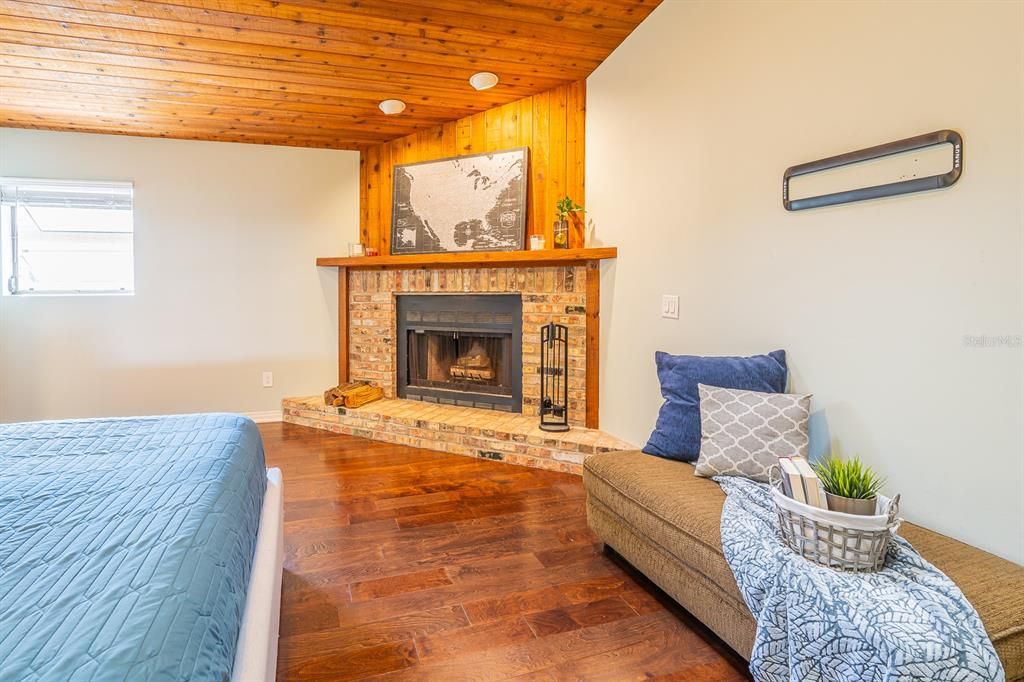 Activo con contrato: $670,000 (3 camas, 2 baños, 2575 Pies cuadrados)