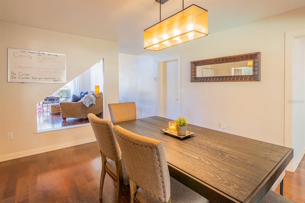 Activo con contrato: $670,000 (3 camas, 2 baños, 2575 Pies cuadrados)