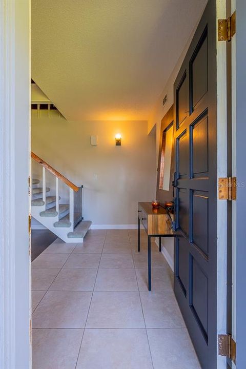 Activo con contrato: $670,000 (3 camas, 2 baños, 2575 Pies cuadrados)