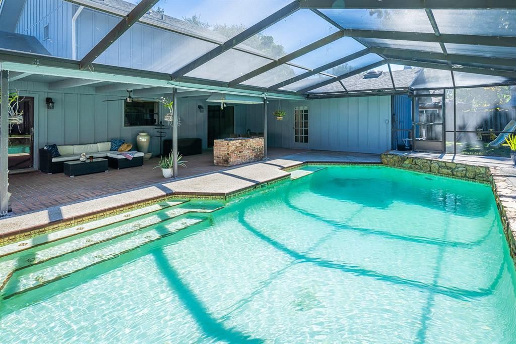 Activo con contrato: $670,000 (3 camas, 2 baños, 2575 Pies cuadrados)