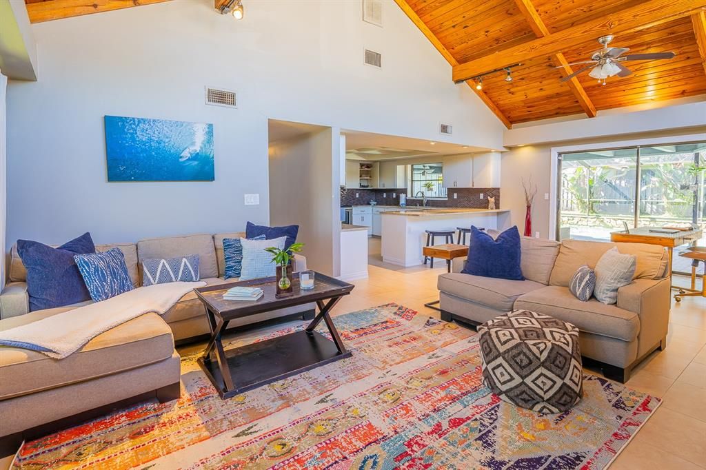 Activo con contrato: $670,000 (3 camas, 2 baños, 2575 Pies cuadrados)