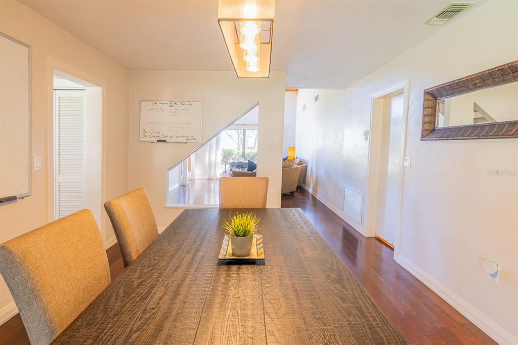 Activo con contrato: $670,000 (3 camas, 2 baños, 2575 Pies cuadrados)