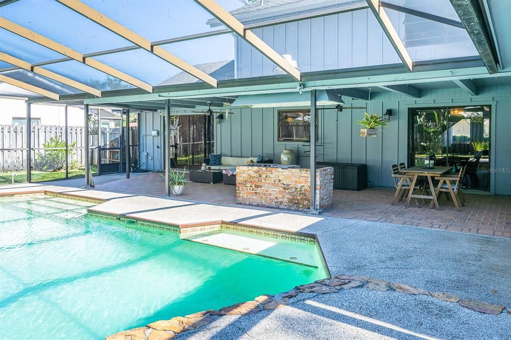 Activo con contrato: $670,000 (3 camas, 2 baños, 2575 Pies cuadrados)