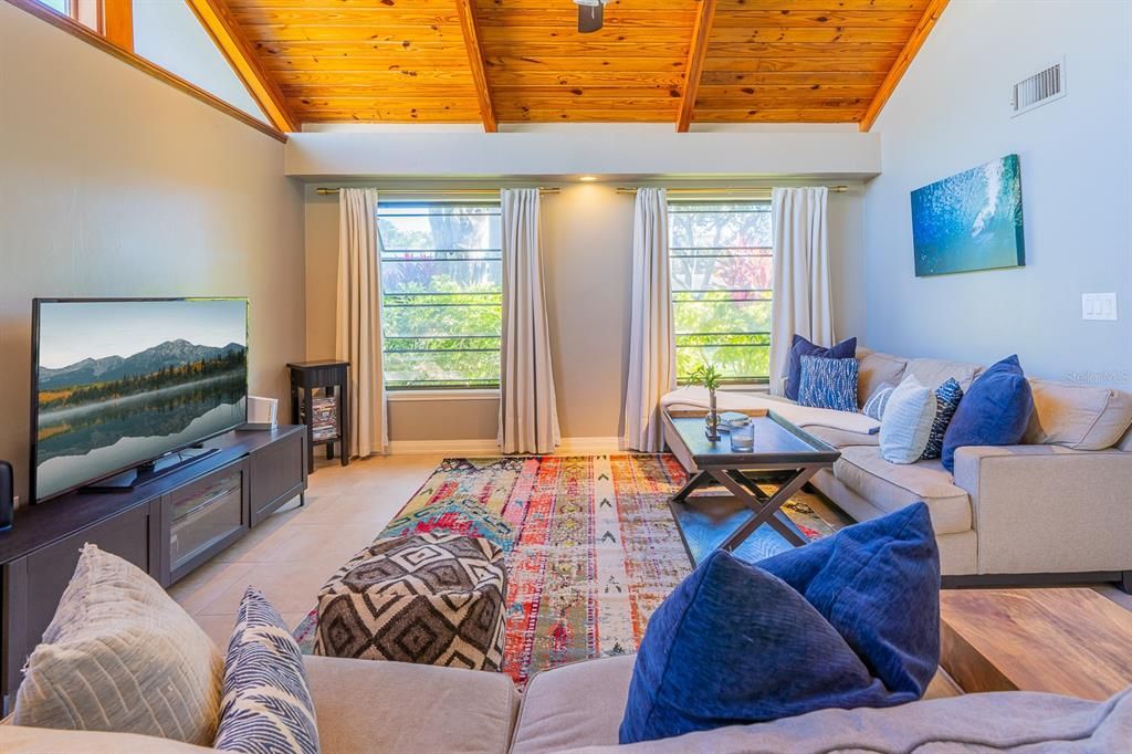 Activo con contrato: $670,000 (3 camas, 2 baños, 2575 Pies cuadrados)