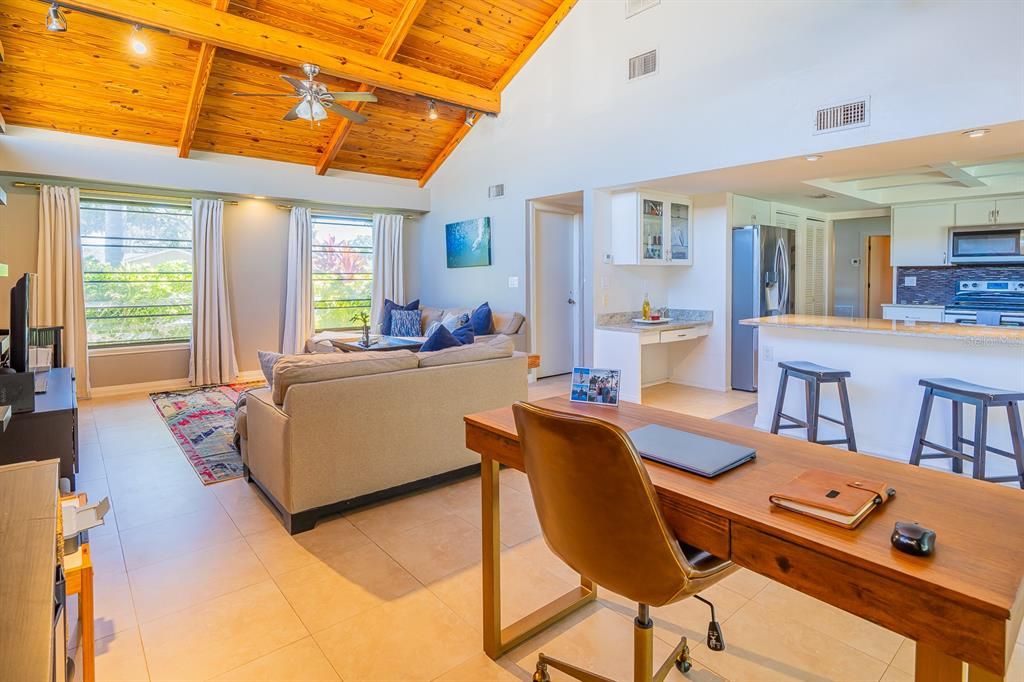 Activo con contrato: $670,000 (3 camas, 2 baños, 2575 Pies cuadrados)