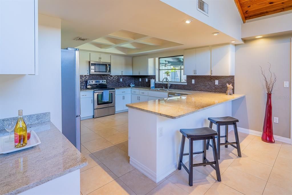 Activo con contrato: $670,000 (3 camas, 2 baños, 2575 Pies cuadrados)